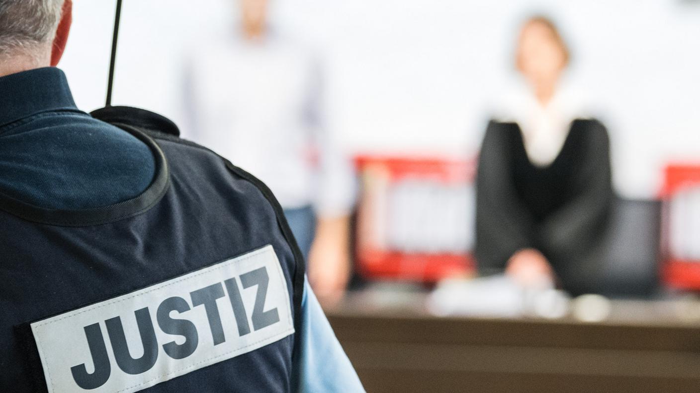 Dovrà rispondere di spionaggio per un paese straniero