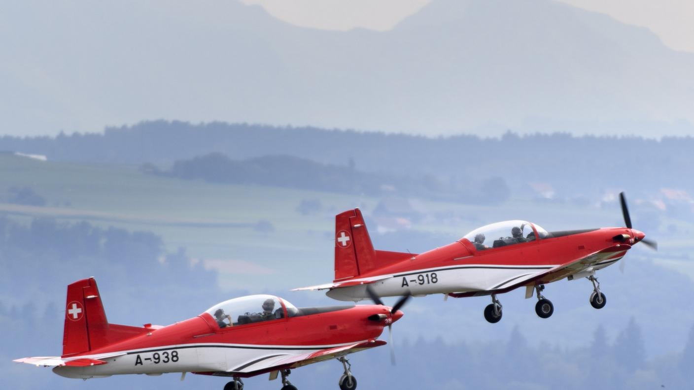 Due Pilatus PC-7 militari simili a quello precipitato martedì