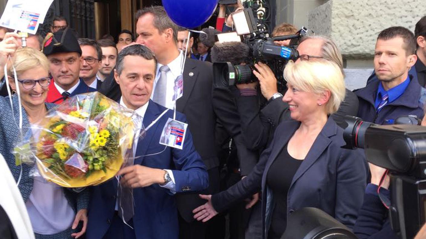 Fiori e palloncini rossoblù