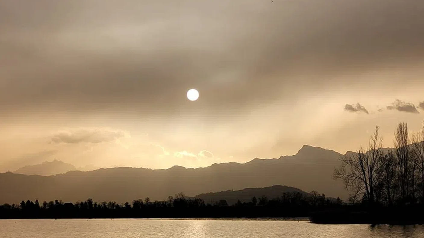 Il tramonto sul lago di Pfäffikon nel canton Svitto