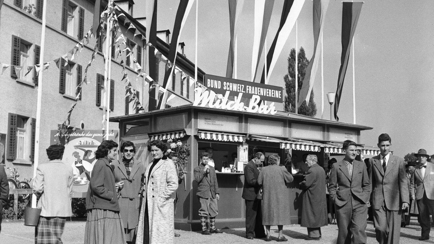 La Federazione delle donne svizzere e il suo bar del latte (1955)