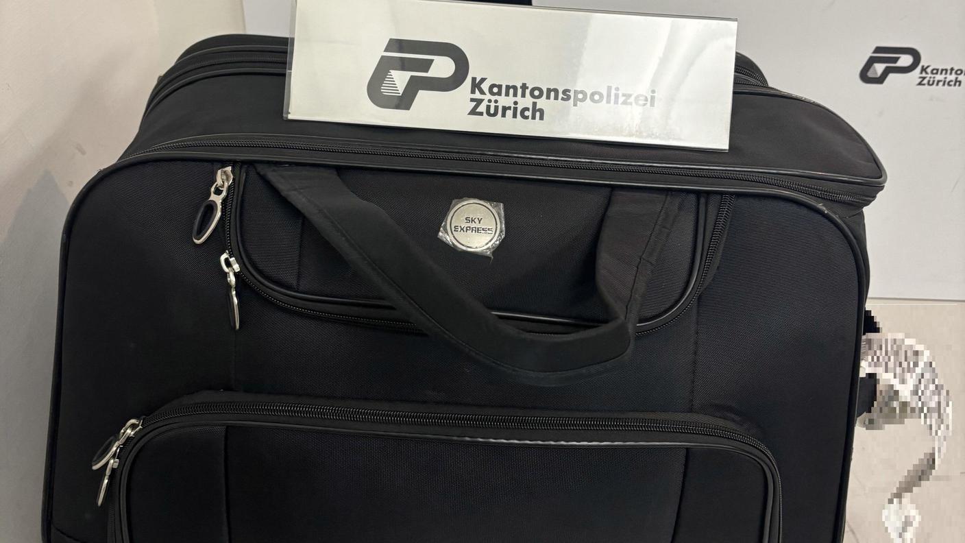 240430m_flughafen_zwei_drogenkuriere.1714479307390.jpeg