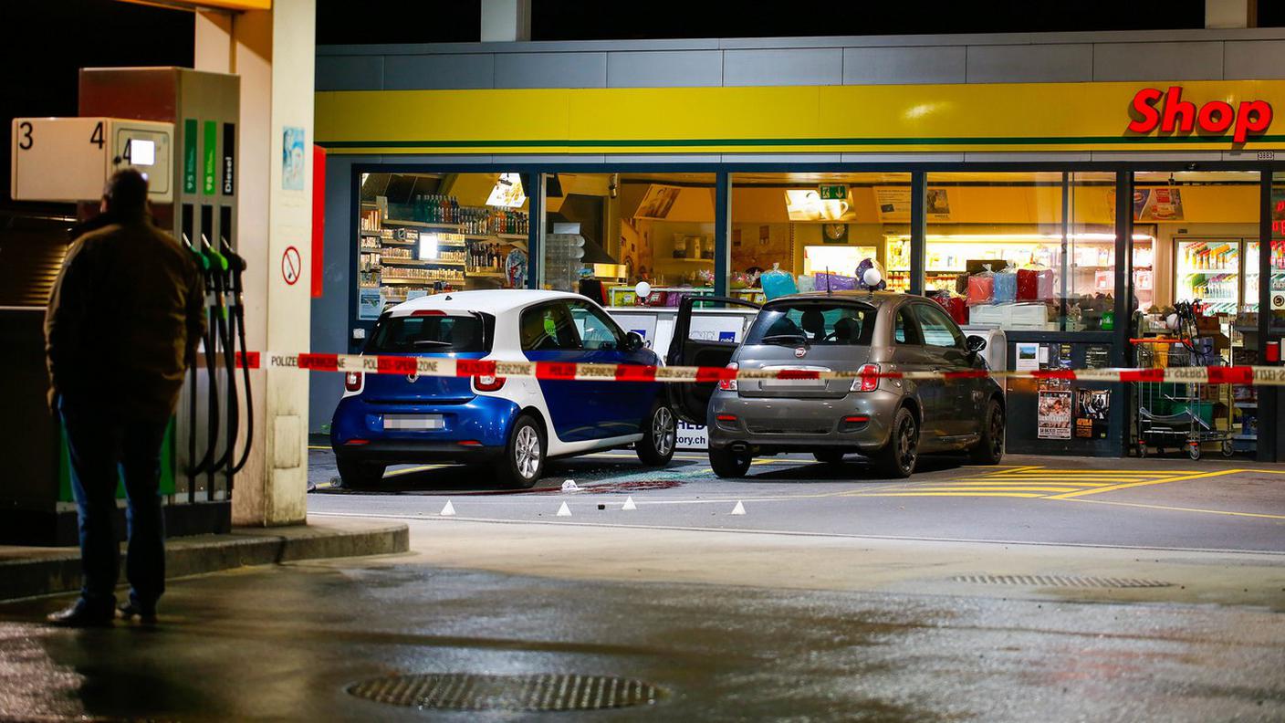 La stazione di servizio dove è stato arrestato l'aggressore
