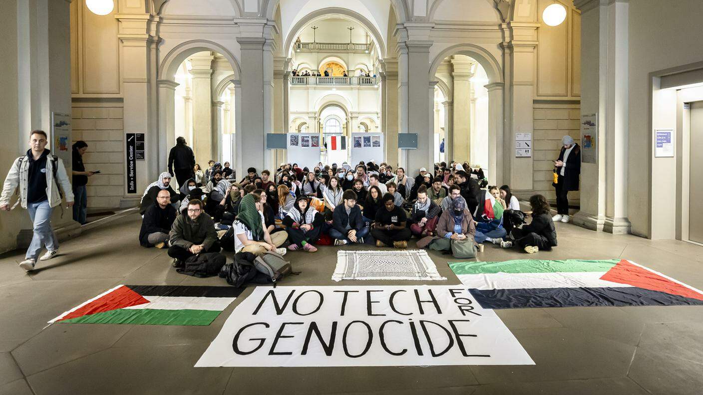 La protesta al Politecnico federale di Zurigo