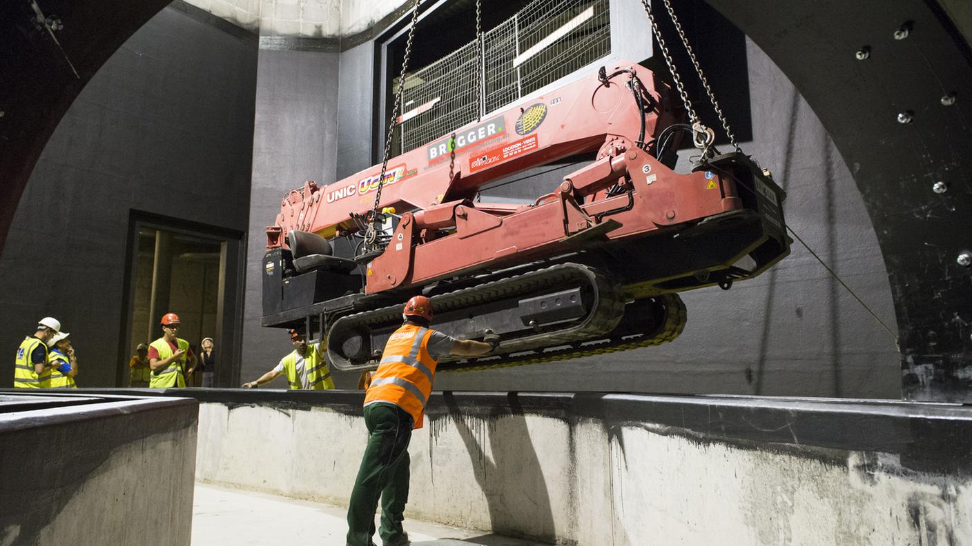 Operai impegnati nel cantiere di Aquatis, pochi mesi prima dell'inaugurazione. Il progetto ha anche attraversato fasi problematiche