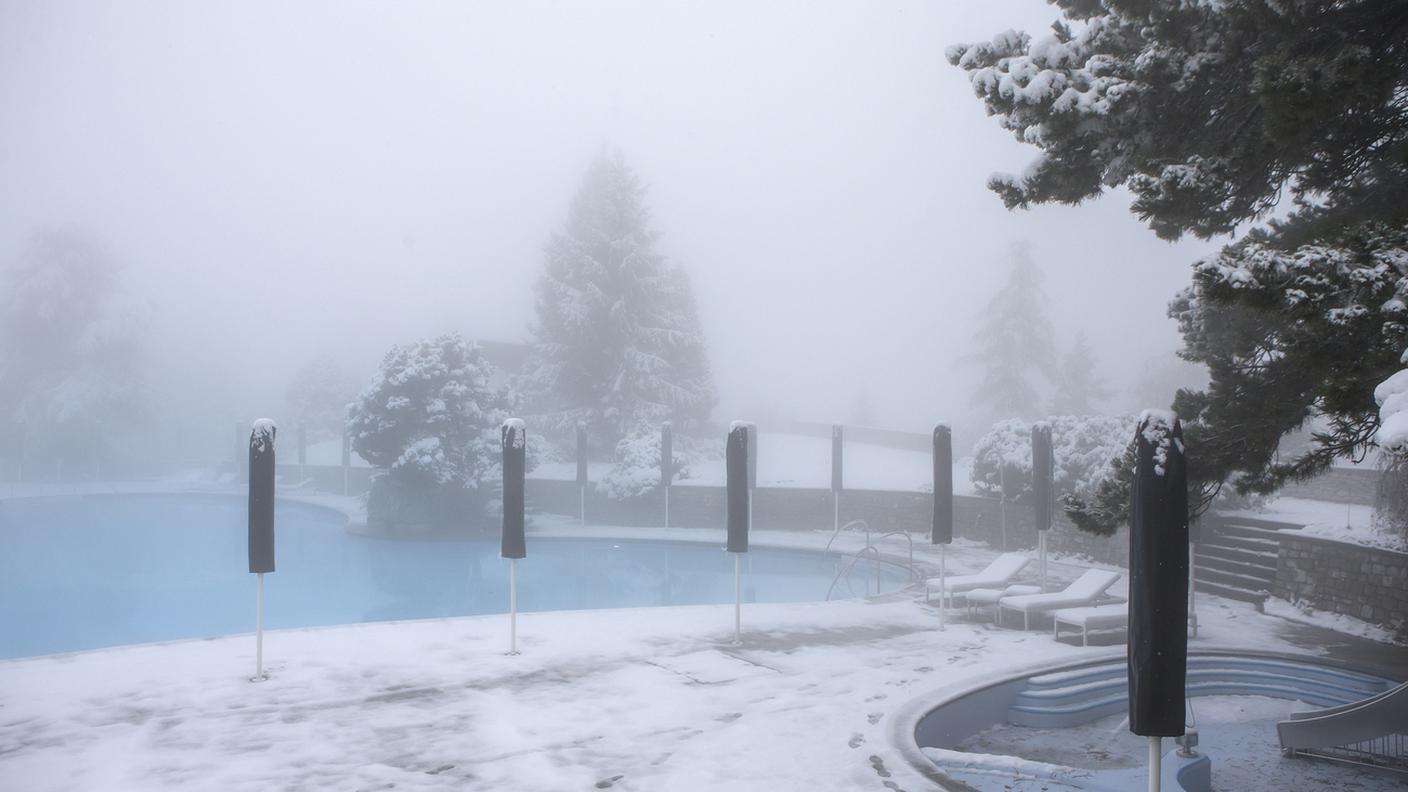 La neve su una terrazza di un resort a Obbuergen