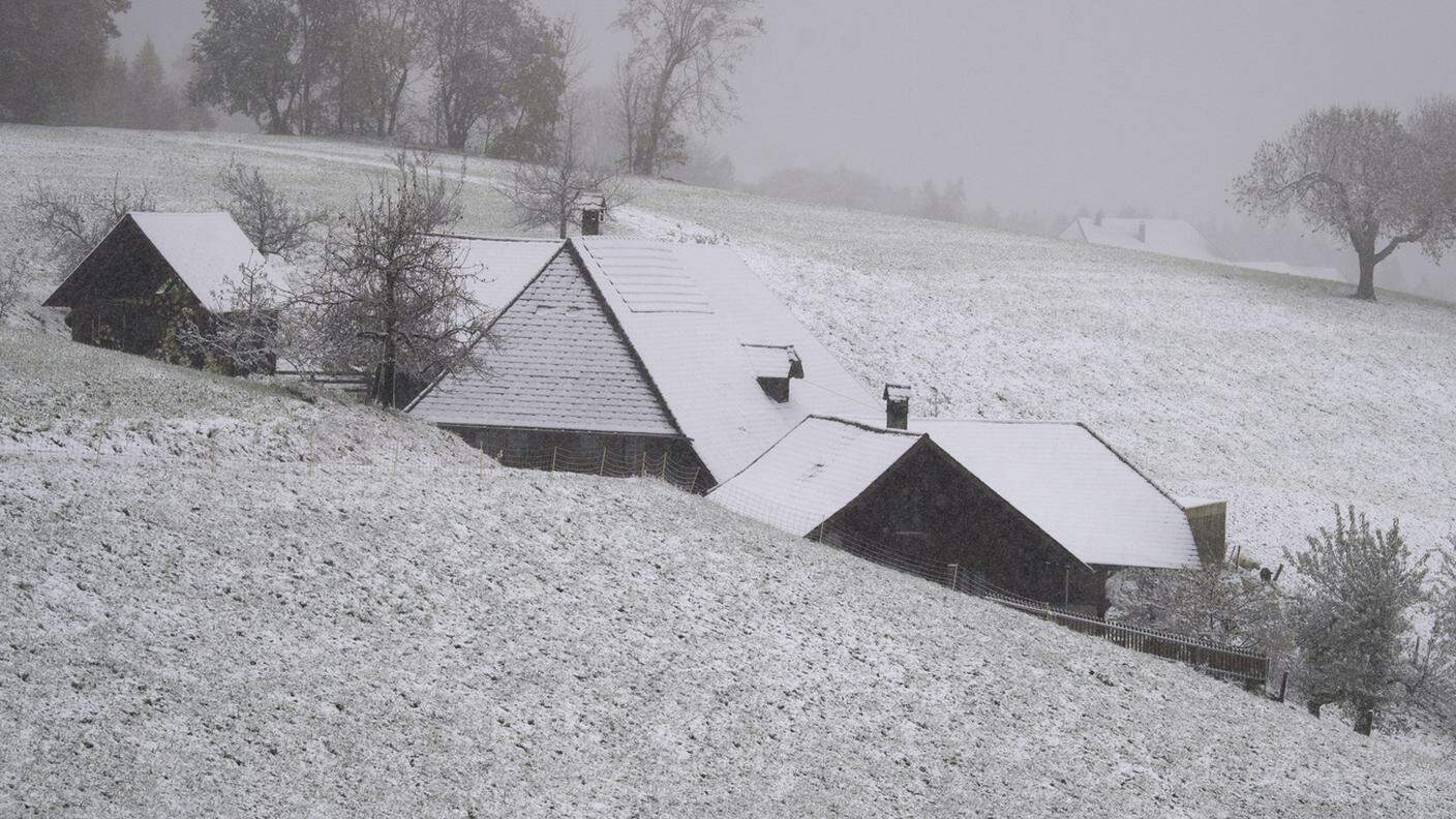 La neve ha imbiancato anche Affoltern im Emmental nel Canton Berna