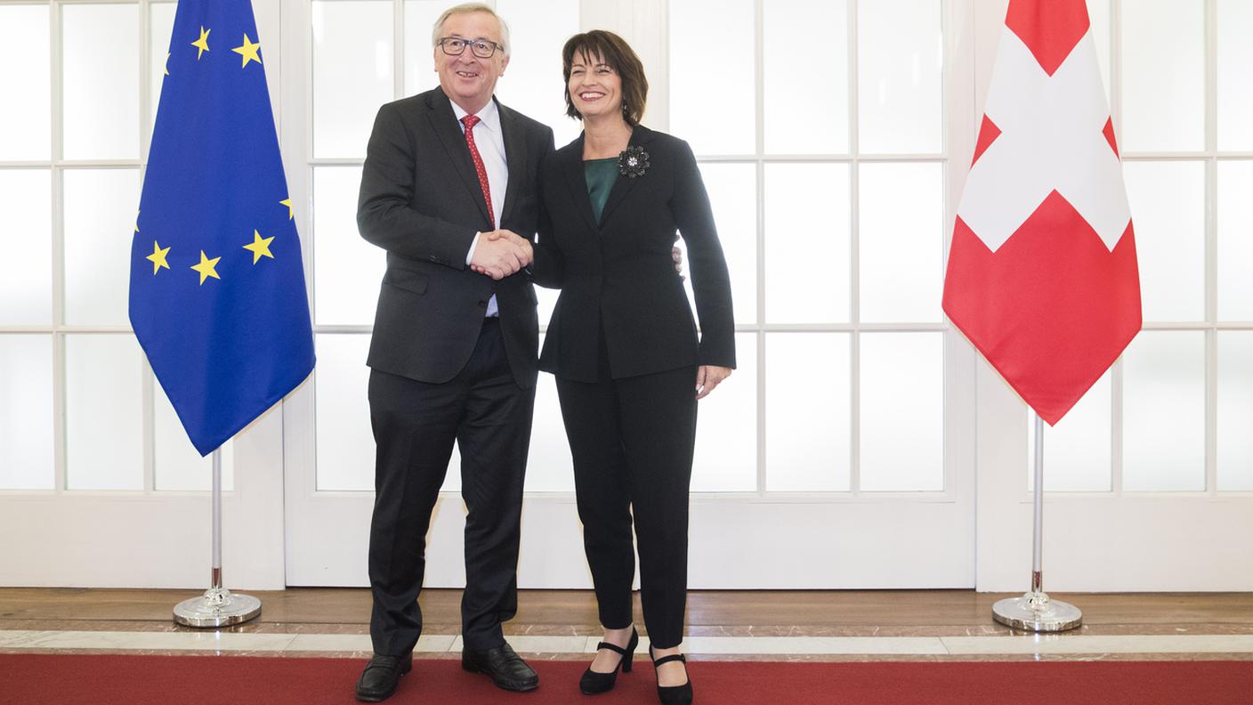 Juncker con la presidente della Confederazione Leuthard