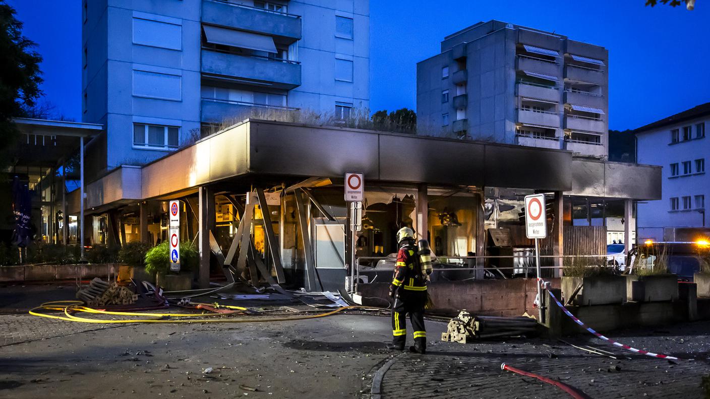 I pompieri sul luogo dell'incendio.jpg