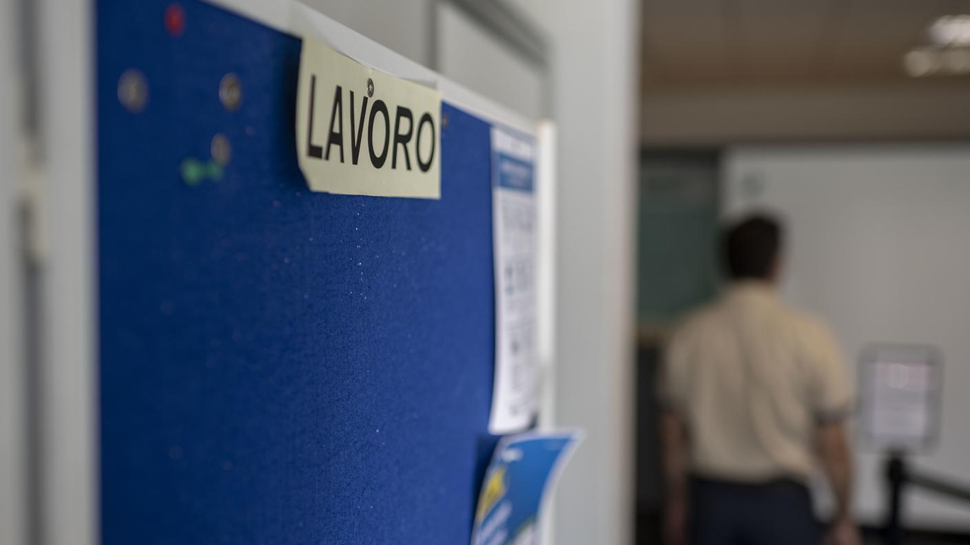 Disoccupazione in lievissimo calo a giugno