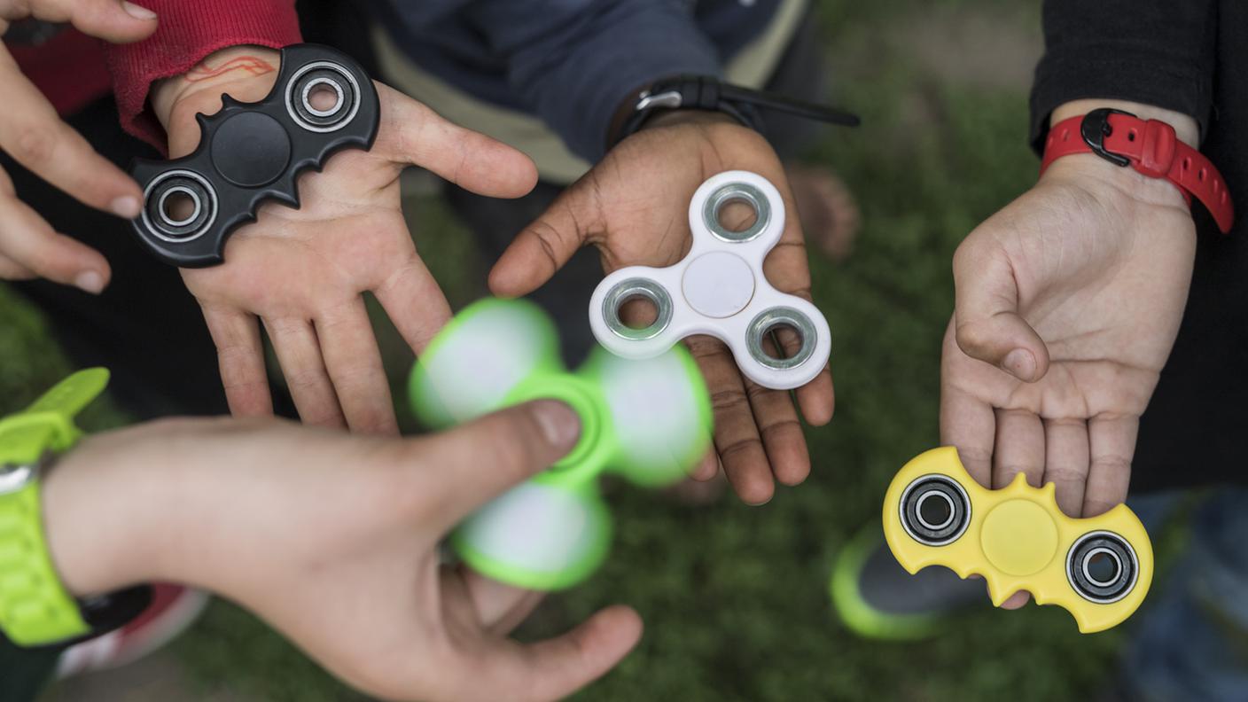 I fidget spinner... uno dei due oggetti dei desideri dell'annata