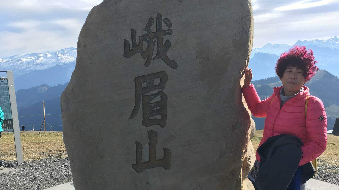 La pietra del "gemellaggio" fra il Rigi e il monte Emei, in Cina
