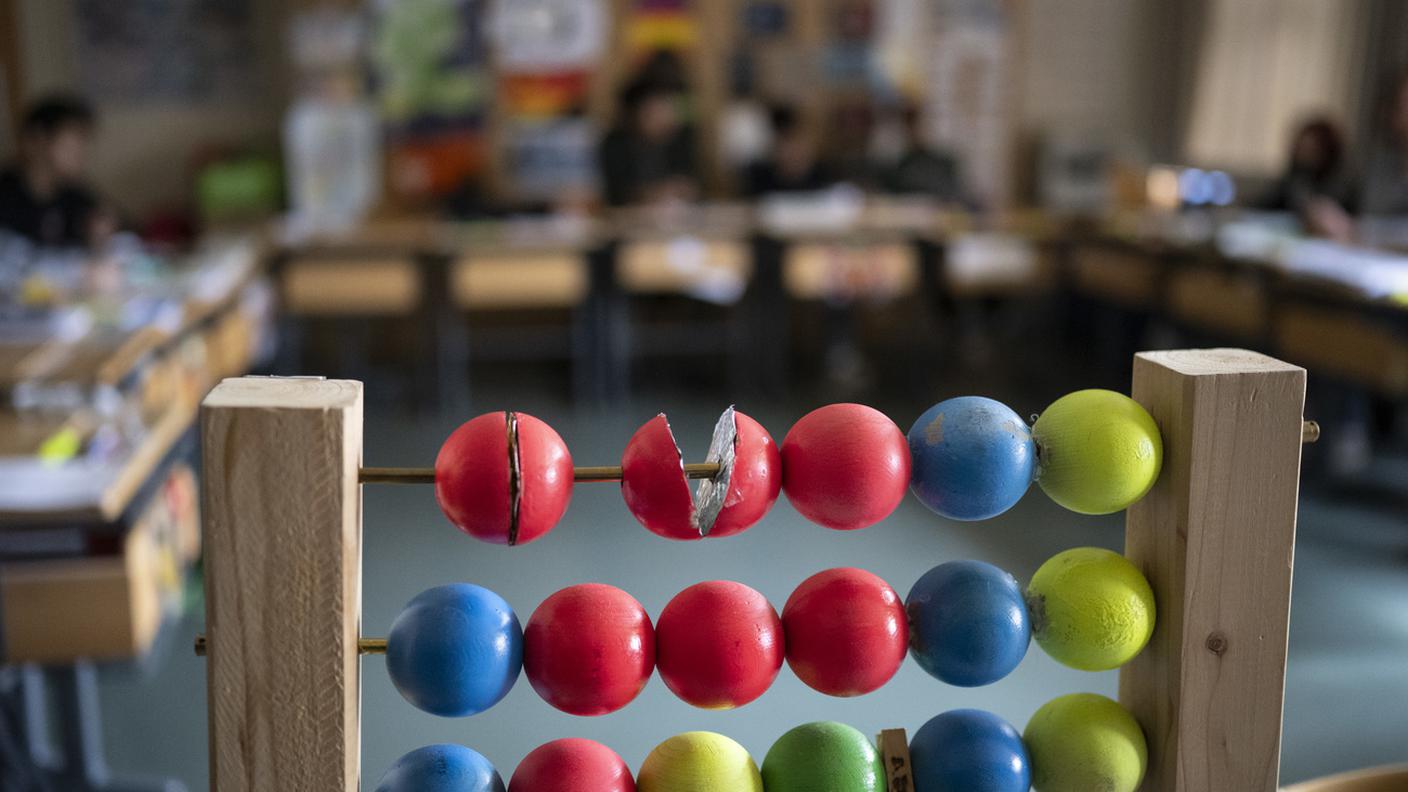 Da più parti viene chiesto anche di potenziare l'educazione civica all'interno ed all'esterno della scuola