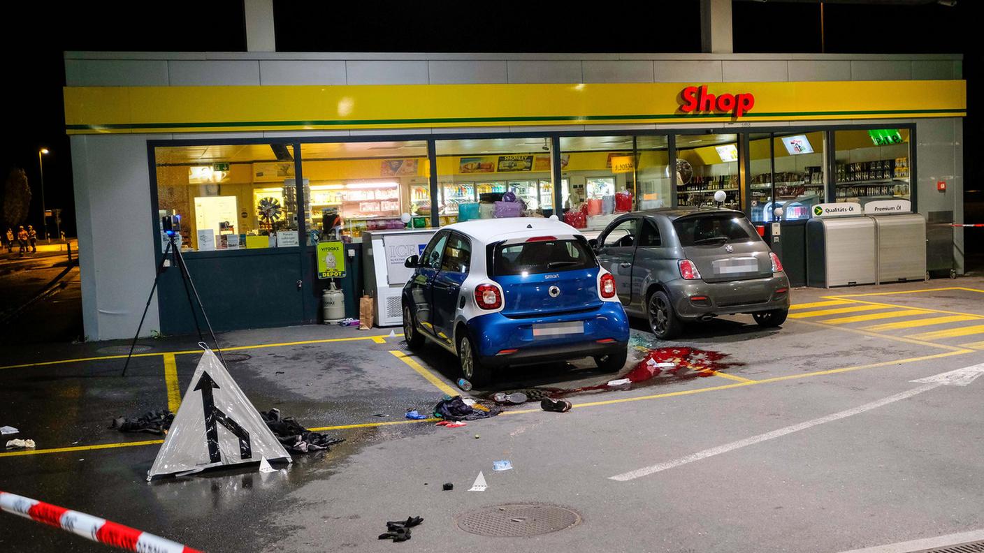 I fatti di sangue: un folle armato di motosega ferisce 2 persone a Sciaffusa il 24 luglio, mentre il 22 ottobre a Flums (nella foto) un giovane con un'ascia ne colpisce 7
