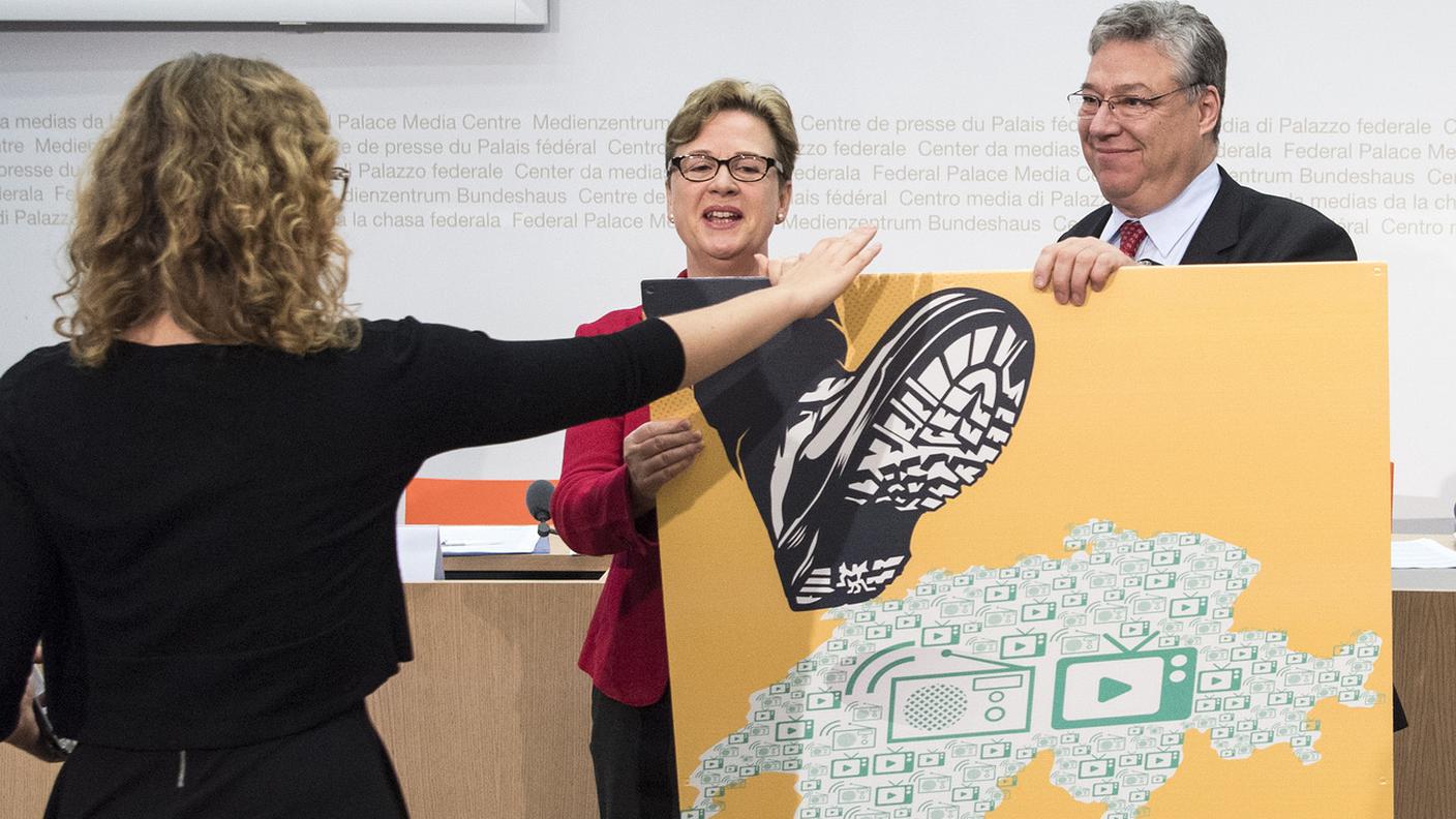 Edith Graf-Litscher (PS) e Filippo Lombardi (PPD), rappresentanti del comitato