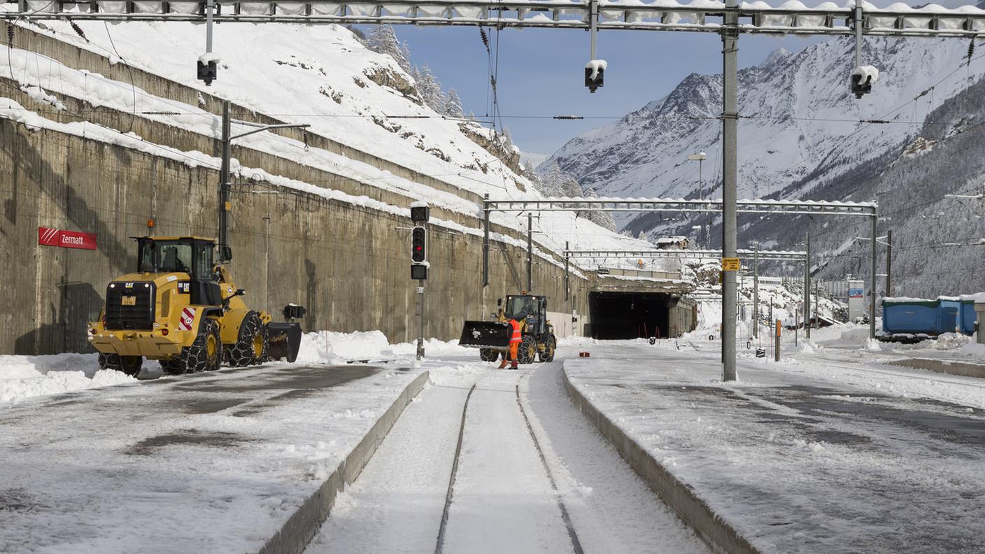 Treni ancora fermi