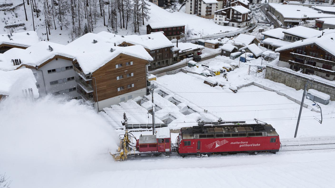 I binari sono stati finalmente liberati dalla neve