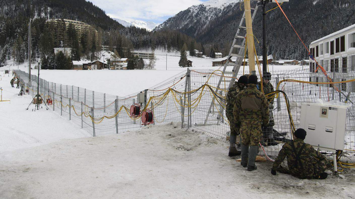 Militari al lavoro a Davos