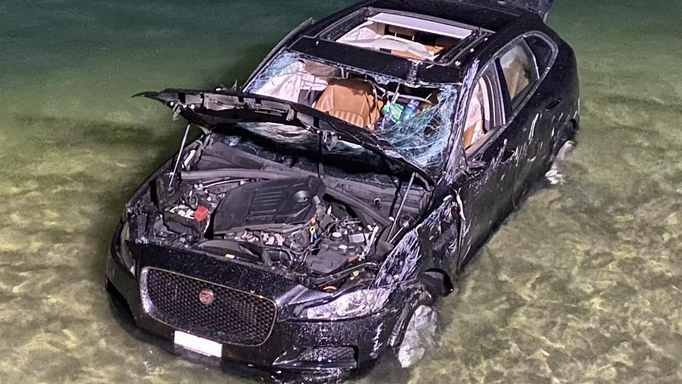 l'auto finita nel lago di Ägeri