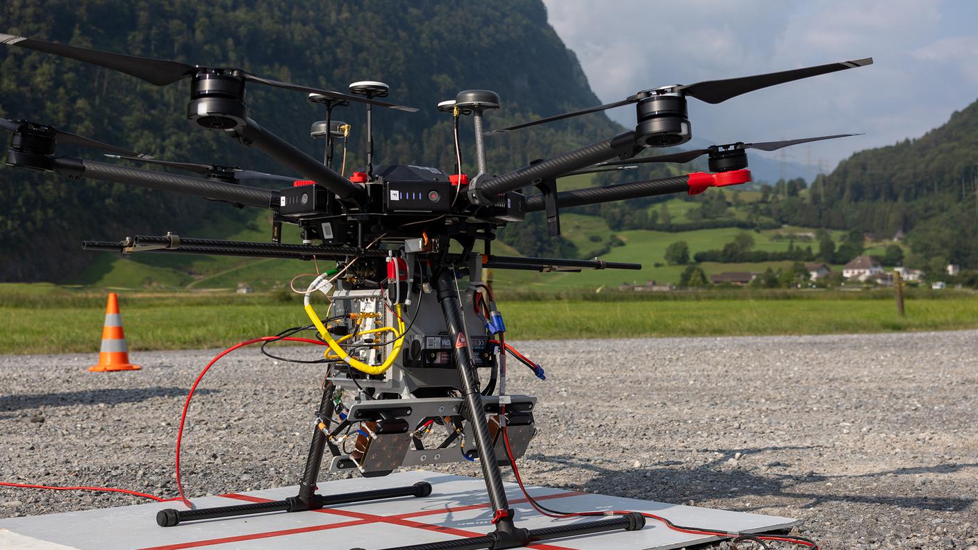 Un drone equipaggiato con un radar SAR