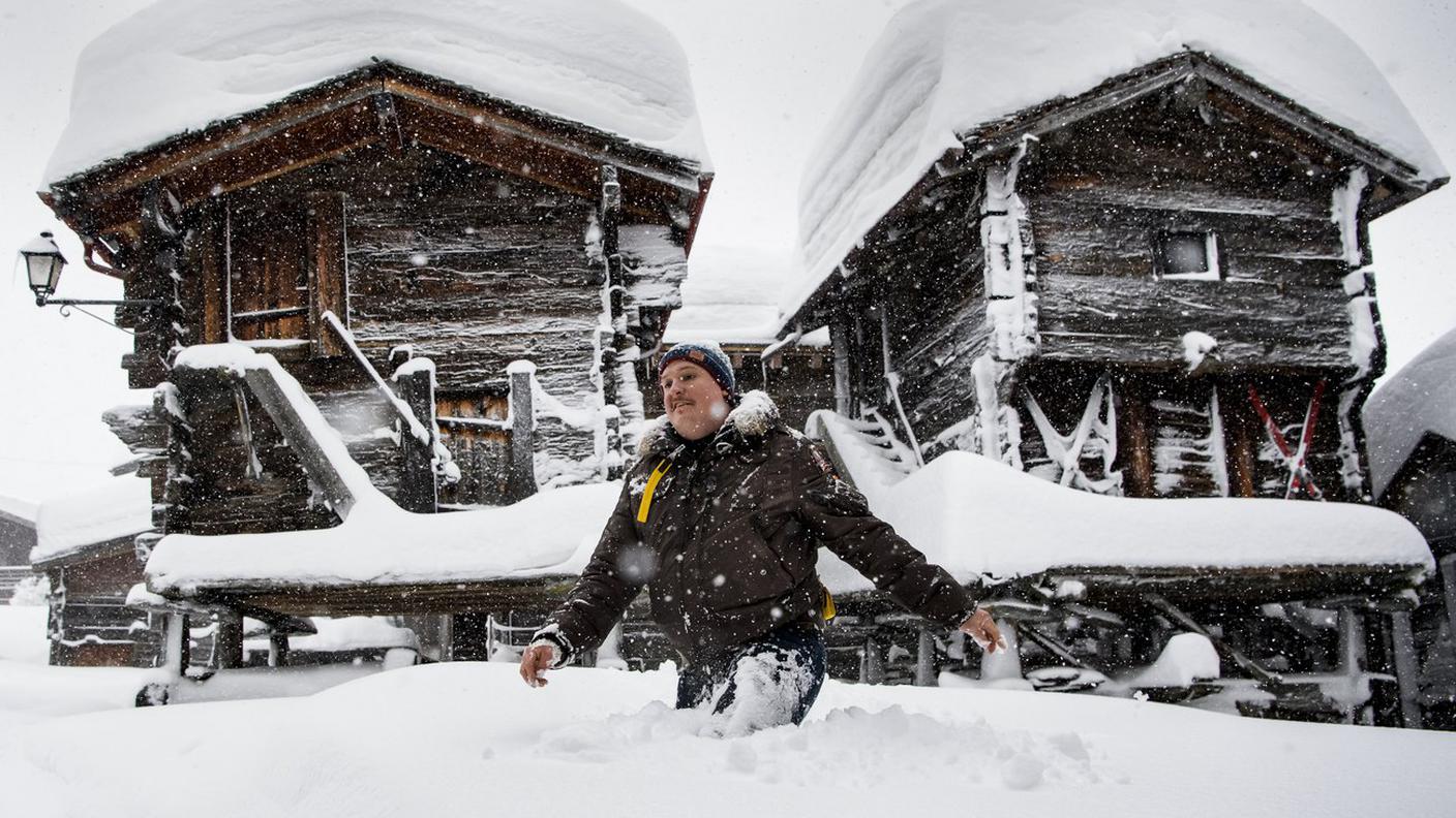 Il villaggio di Bellwald sepolto dalla neve