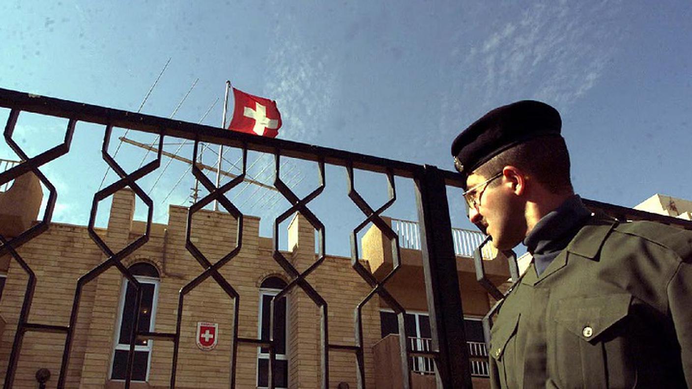 L'ambasciata svizzera in Iraq (fotografata nel febbraio 2001) venne chiusa nel 1991. Nel 2000 fu aperto un ufficio di collegamento, anch'esso chiuso nel 2008
