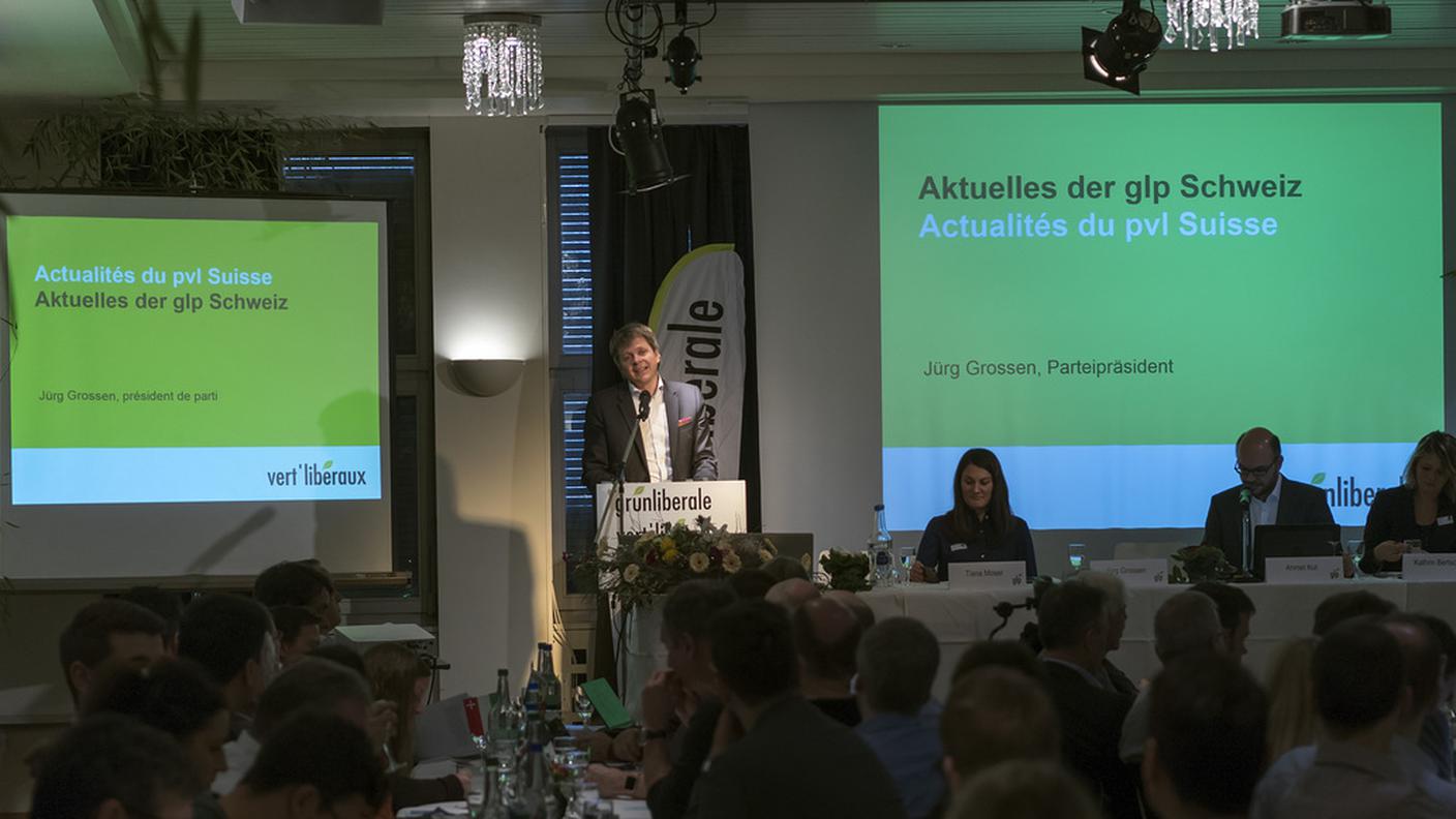 Il presidente Juerg Grossen di fronte ai delegati del PVL