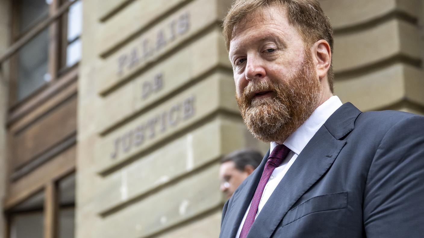 Erwin Sperisen all'uscita dal tribunale