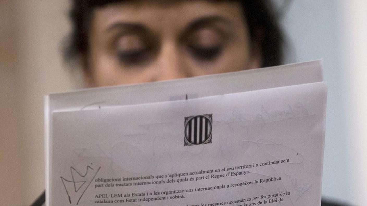 10 ottobre 2017: Anna Gabriel legge la dichiarazione di indipendenza