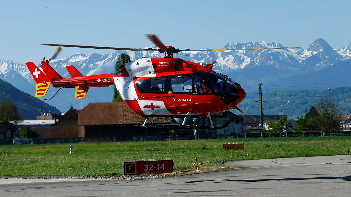 La REGA ha trasportato l'automobilista 60enne all'ospedale sabato mattina