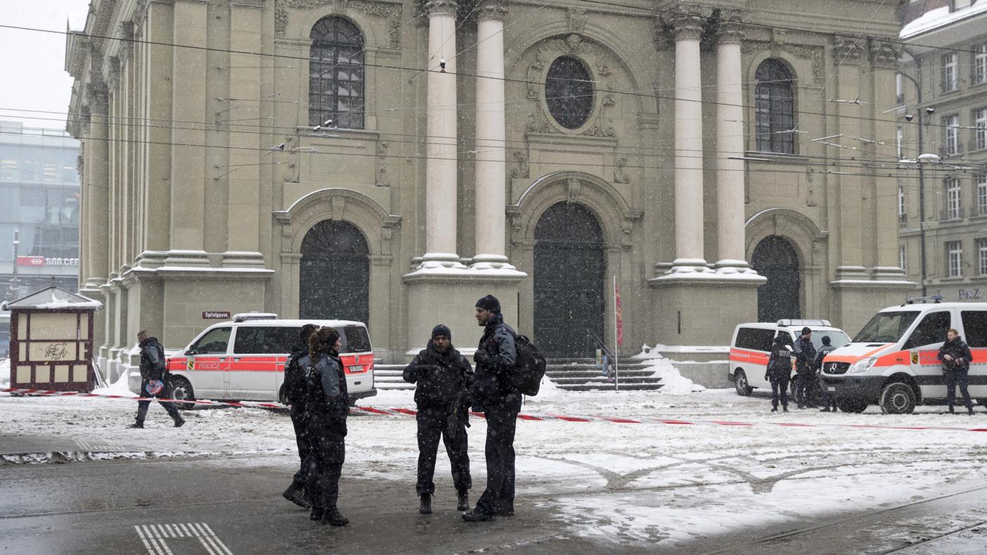 L'intervento delle forze dell'ordine venerdì nel centro di Berna