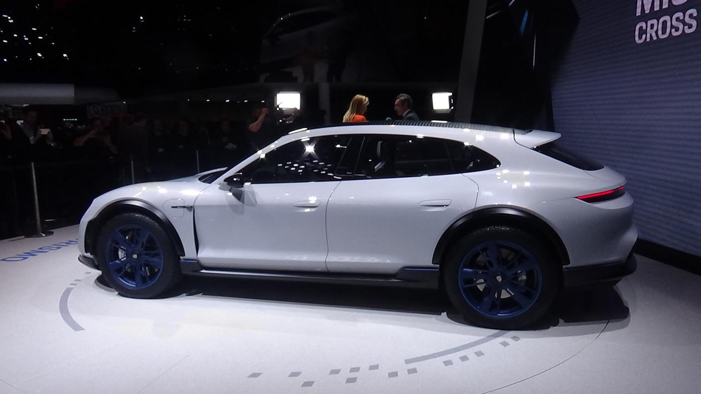 La Porsche Mission E Cross Turismo a trazione elettrica