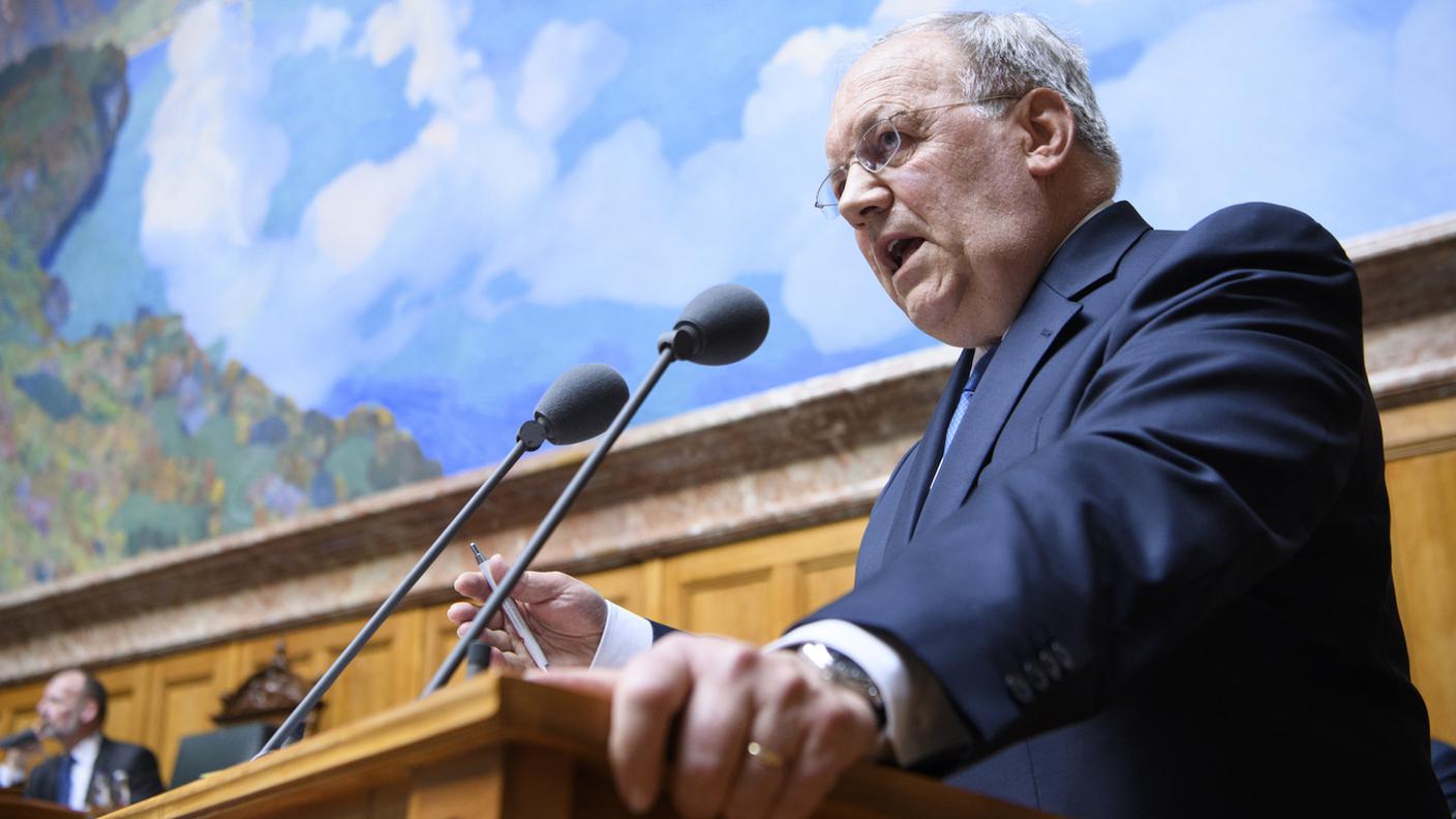 Il record va a Johann Schneider-Ammann, con 190 ore nei cieli 