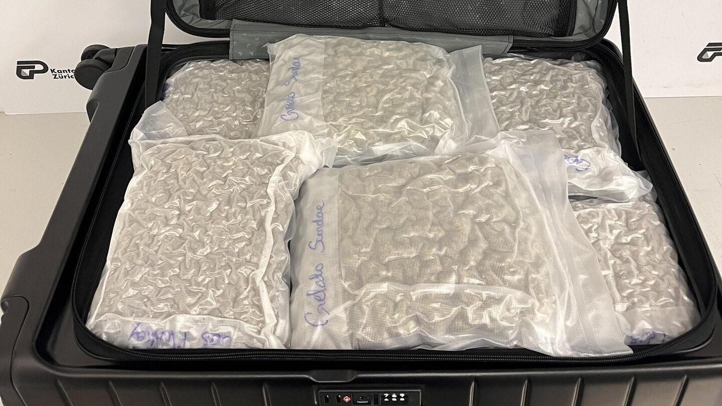 Una valigia piena di marijuana intercettata all'aeroporto di Zurigo