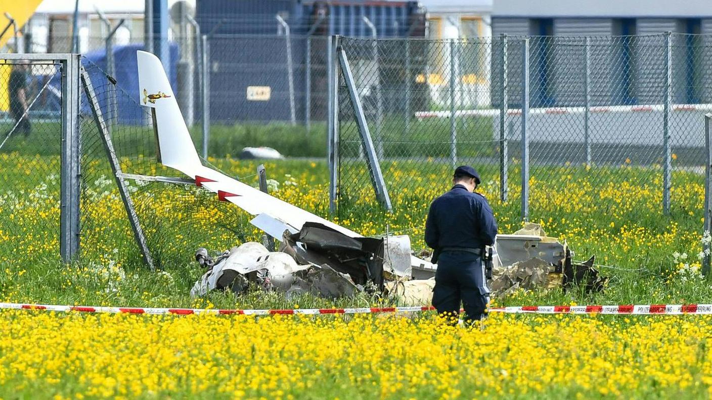 I resti del velivolo dopo l'incidente