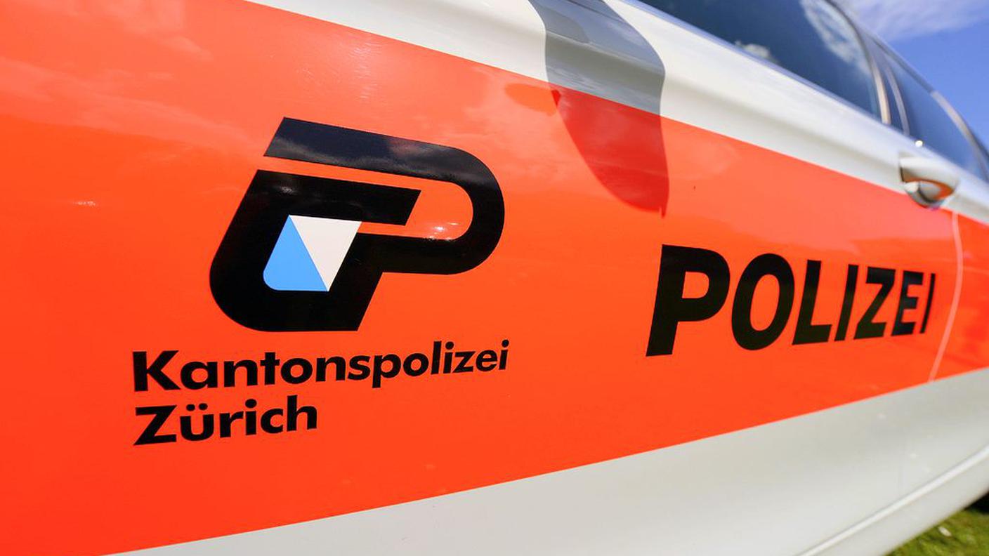 La polizia zurighese è intervenuta in forze sul luogo dell'accaduto.jfif