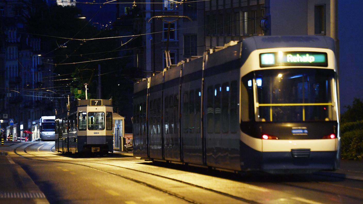 Tram fermi e lampioni spenti il 13 maggio 2017 a Zurigo