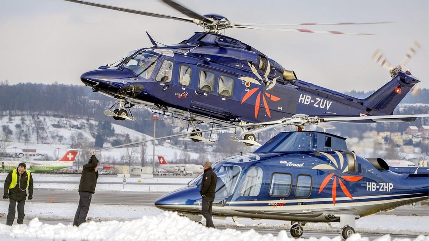 WEF Ein Helikopter-Taxi landet zum Transport der WEF-Besucher, ky.JPG