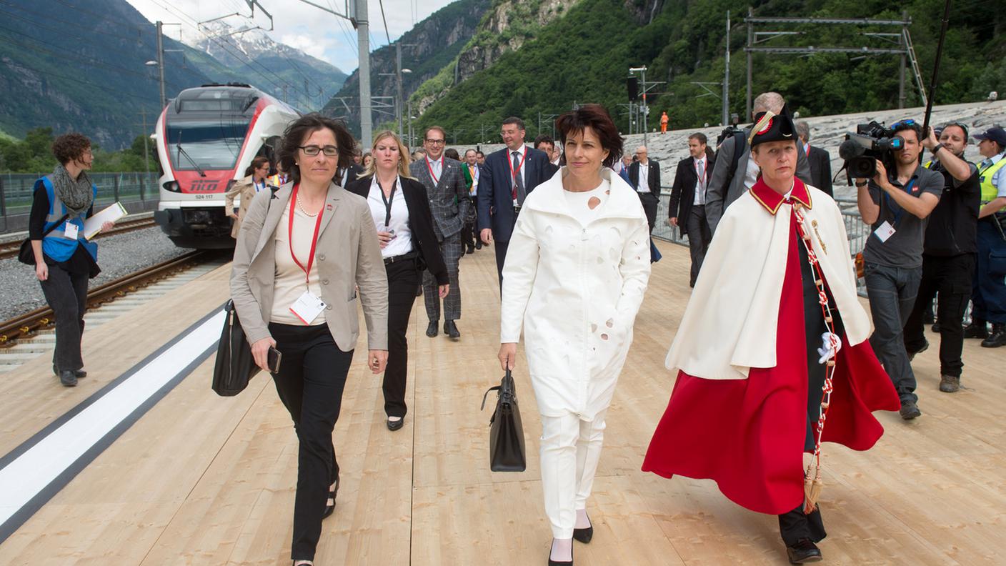 All'inaugurazione della galleria di base del San Gottardo con un abito... a buchi che fece discutere (2016)