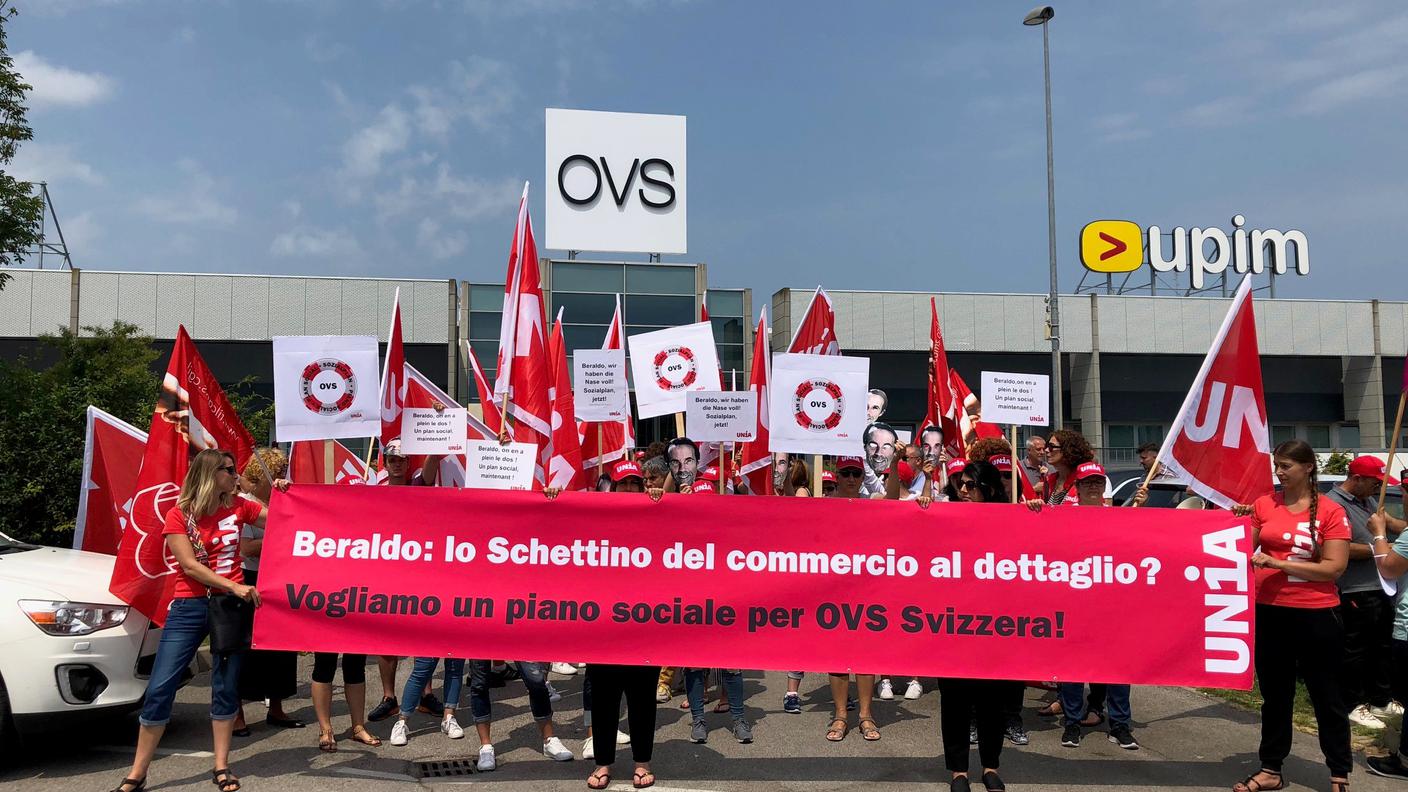La protesta dei dipendenti di OVS, a Mestre, ha avuto inizio