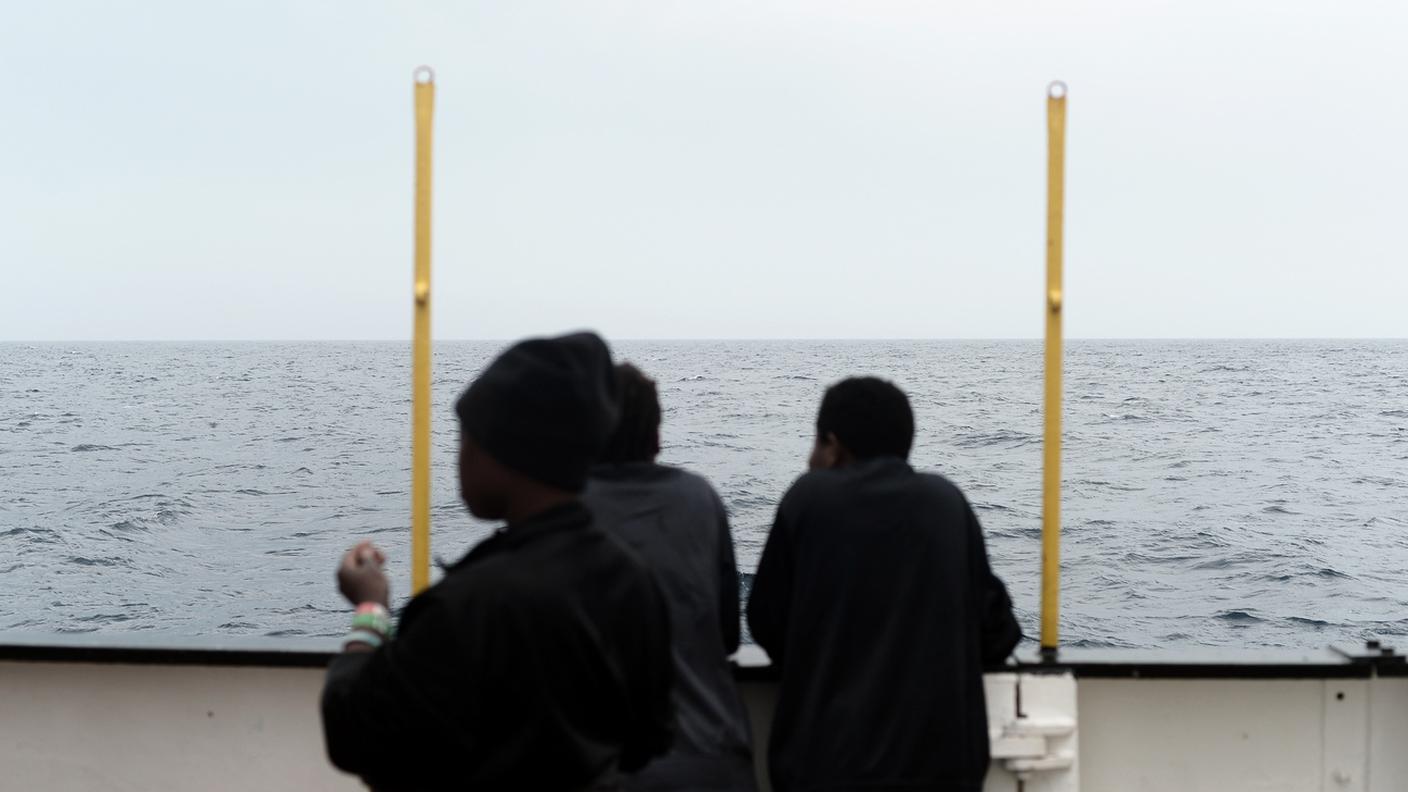 Trafficavano pure armi e riciclavano denaro