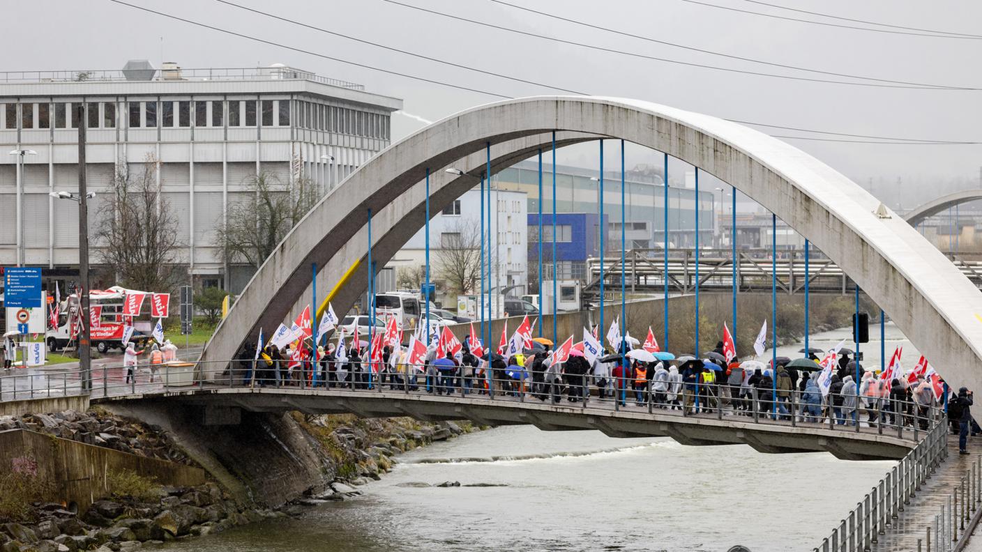 La pioggia non ha frenato il corteo.jpg