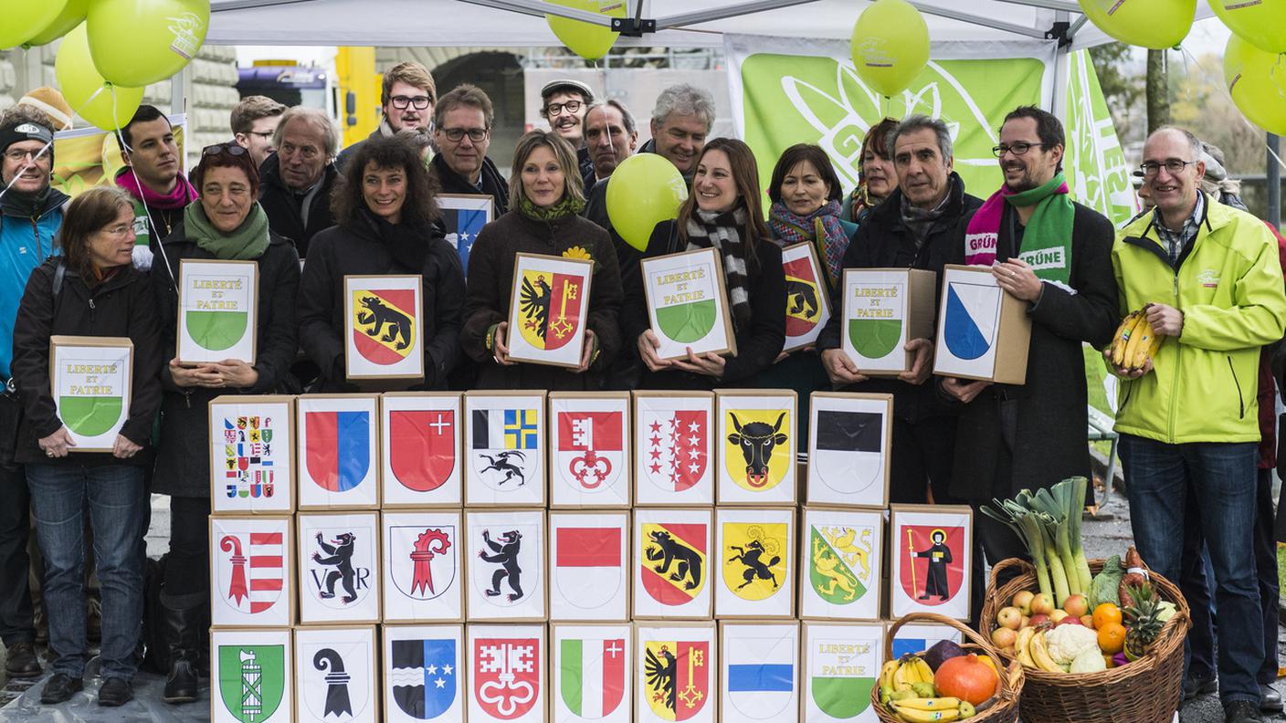 I promotori dell'iniziativa, all'atto della consegna ufficiale delle firme a Berna nel novembre del 2015