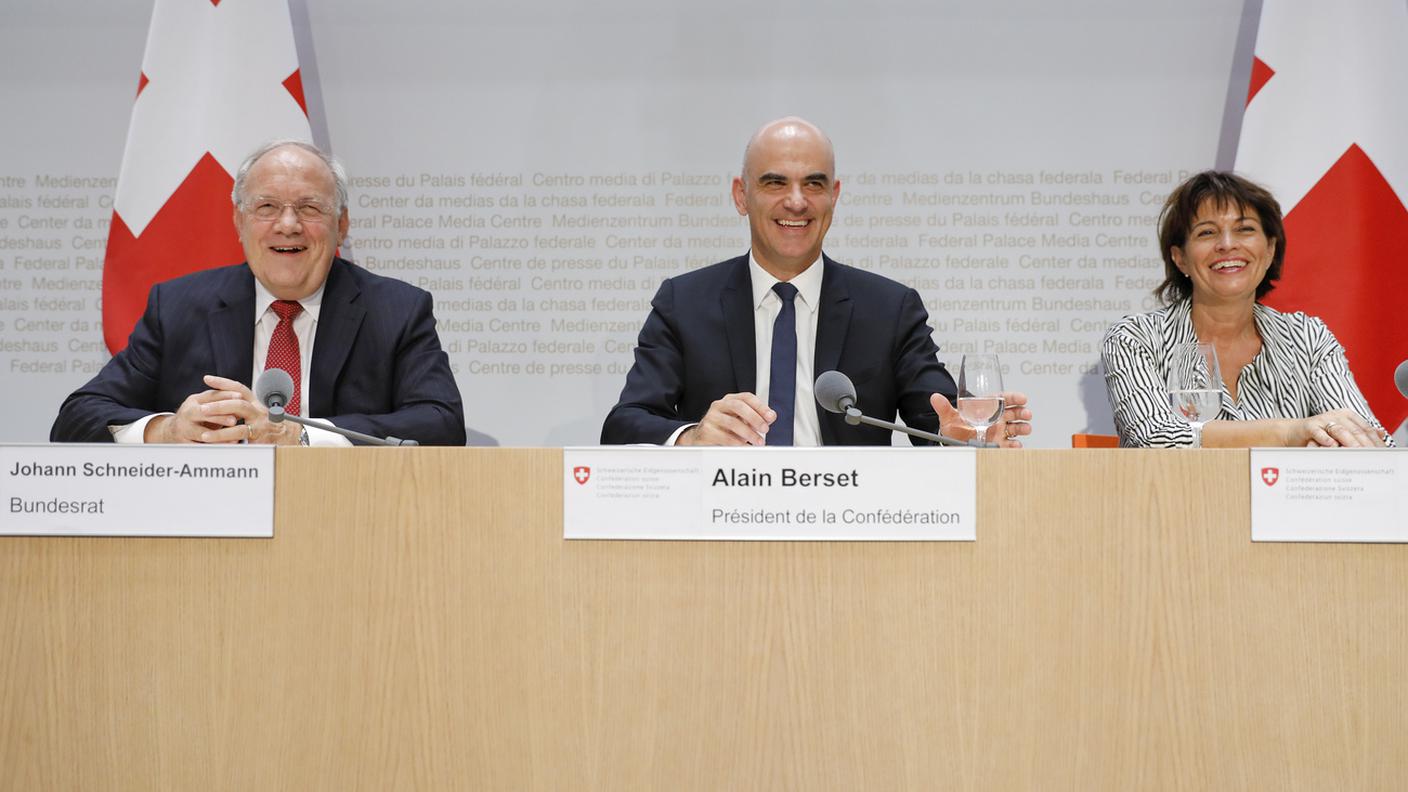 Schneider-Ammann, Berset e Leuthard alla conferenza stampa di domenica pomeriggio del Consiglio federale