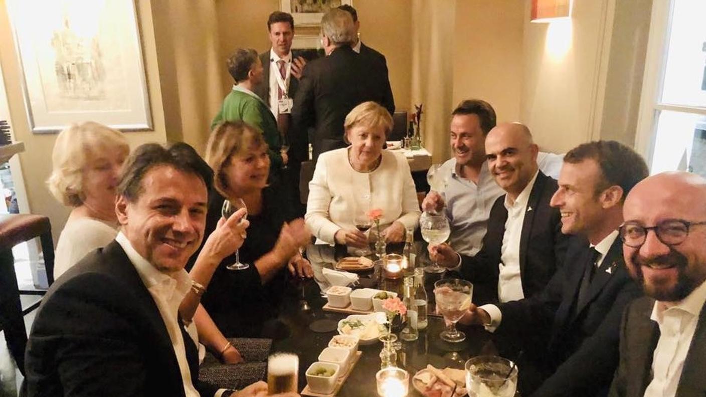 Dal profilo facebook del premier italiano Giuseppe Conte: il gin tonic bevuto da Berset rischia di avere un sapore amaro...