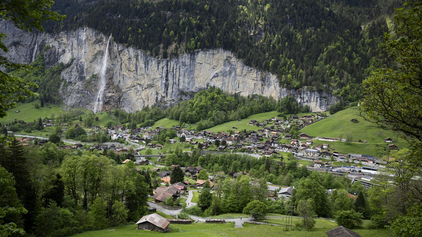 Lauterbrunnen con la cascata di Staubbach