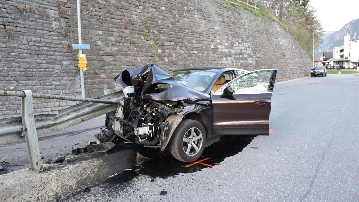 La vettura andata distrutta nell'incidente avvenuto a Ilanz