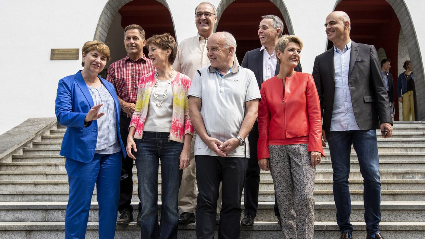 I consiglieri federali davanti all'ingresso del Museo dei Patti federali giovedì mattina