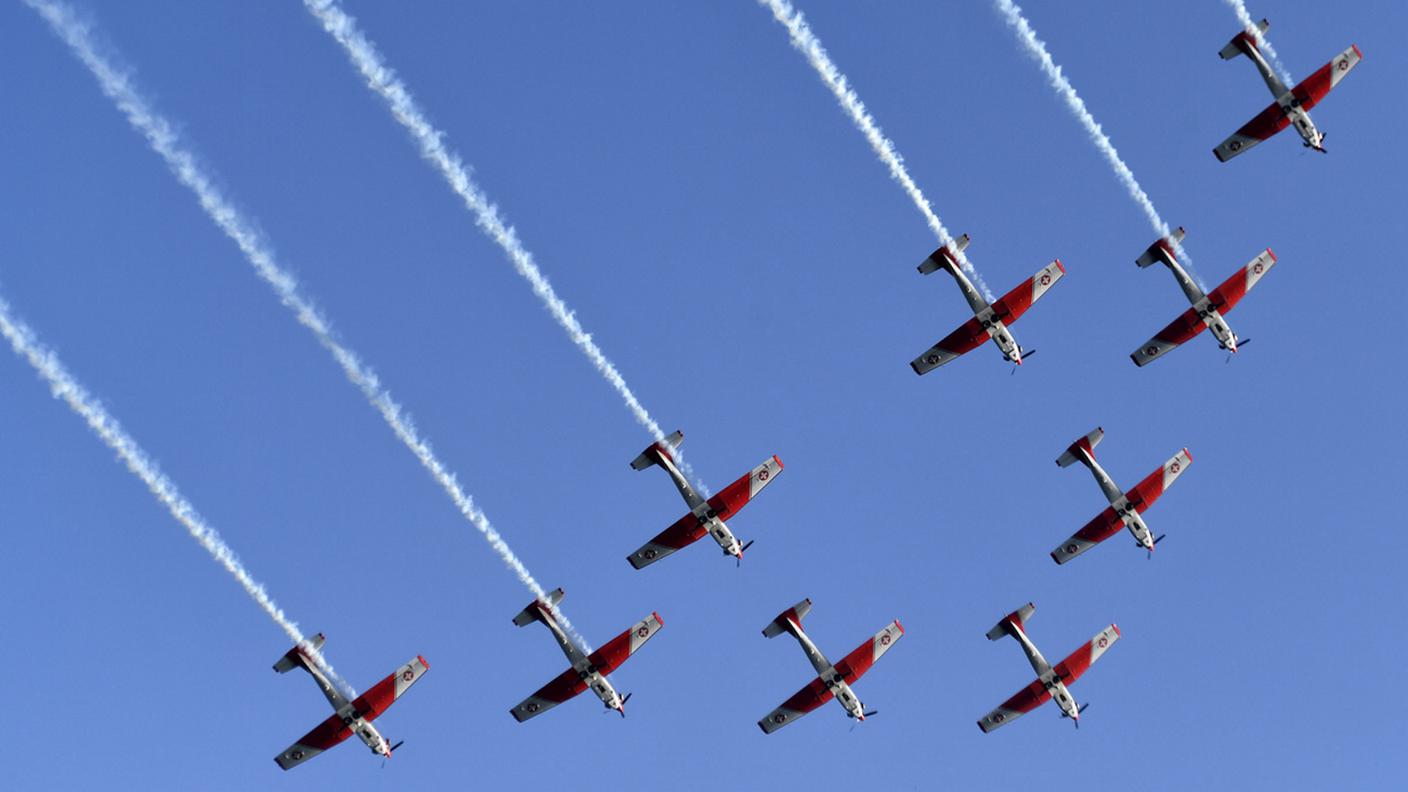 Le evoluzioni della pattuglia acrobatica con i PC-7 ha animato il sabato di Zurigo