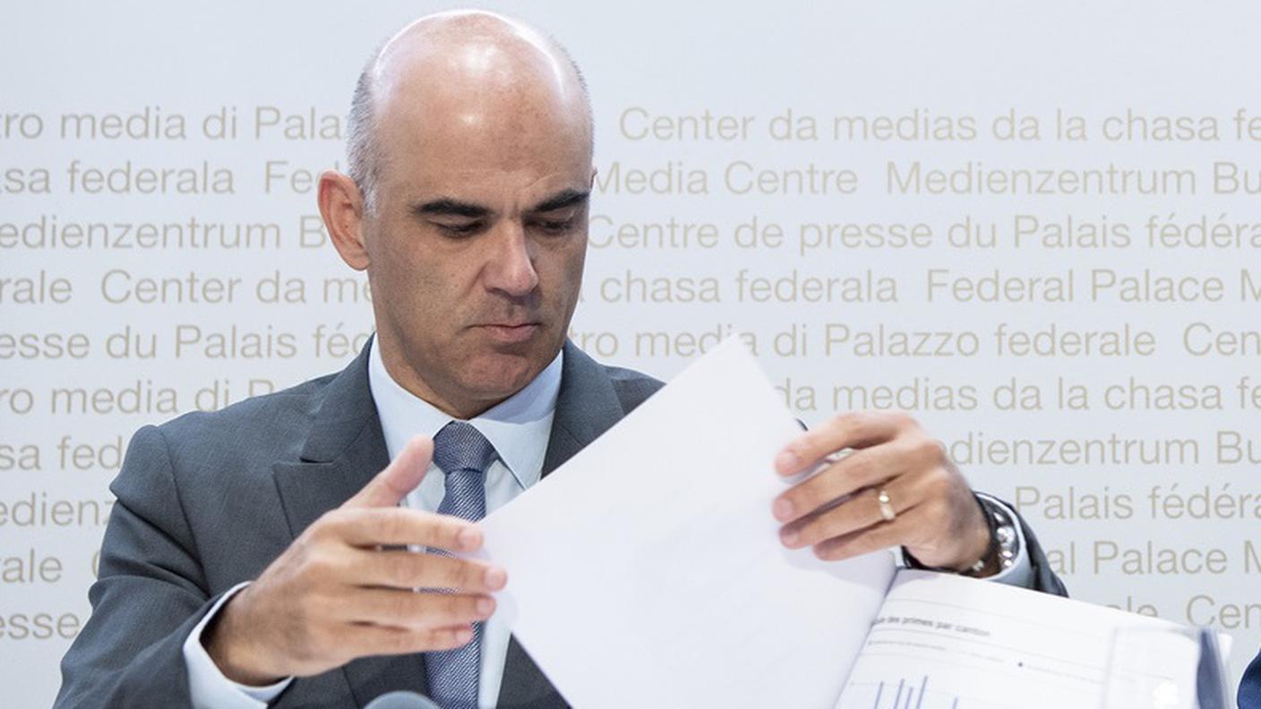 Alain Berset durante la conferenza stampa sui premi di casse malati 2020